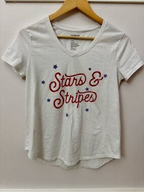 White V-Neck Tee with Red "Stars & Stripes" Print Size XS